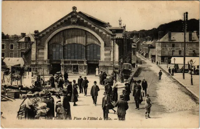 CPA Flers Orne - Les Halles et la Place de l'Hotel de Ville (800435)