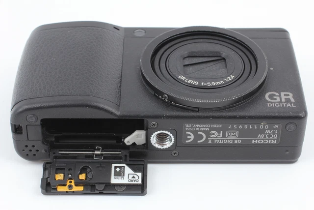 [Near MINT Shots1618] RICOH GR DIGITAL II 10.1MP Digital Camera Black From JAPAN 5