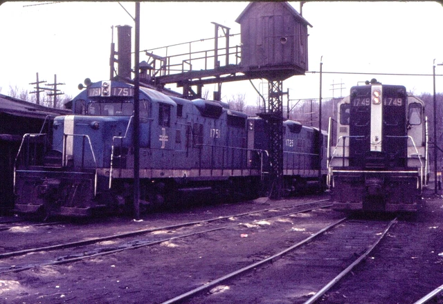 B&M-Boston & Maine GP18-# 1751-GP9 #1725-1749 @ Mechanicville NY-1975 Agfa slide
