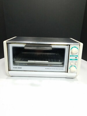 Black & Decker Electronic Easy Clean Bake / Broil Toast-R-Oven TRO 610TY1