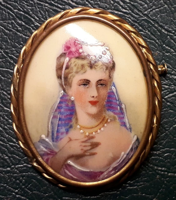 Broche Portrait De Dame Peint Sur Porcelaine Ovale Limoges - Occasion Bon état