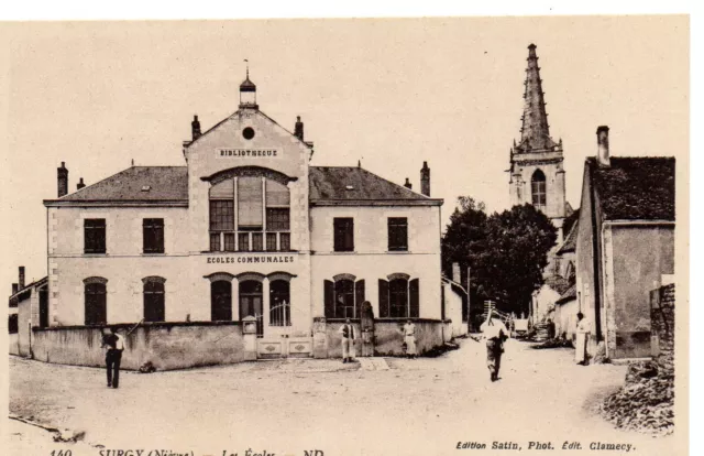 CPA de SURGY (58 Nièvre), Les Ecoles, animée, années 1910