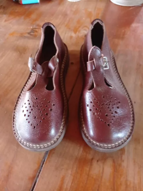 Anciennes Chaussures Cuir  vintage 1940/50 Enfant Taille 31