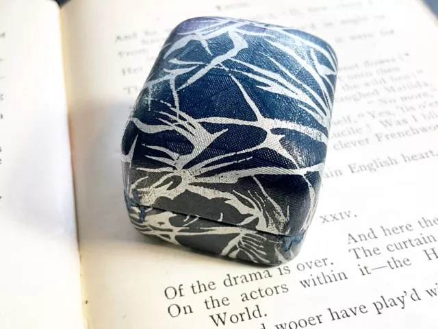 Vintage Ring Presentation Box Geometric Modern Design Dark Blue & Silver