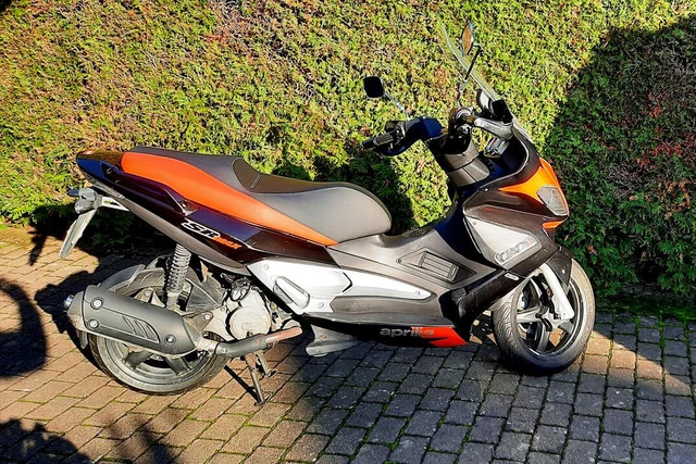 aprilia sr max 125 4