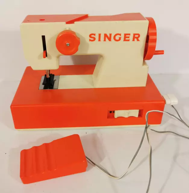 Baby Singer, machine à coudre ancienne pour enfant - Les Serial Piqueuses