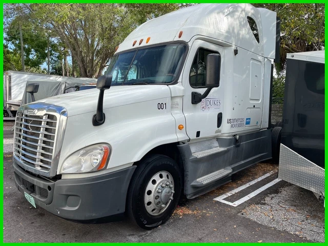 2013 Freightliner Cascadia 125 SLP DD15 10sp Eaton Fuller 666,830 Miles Sleeper