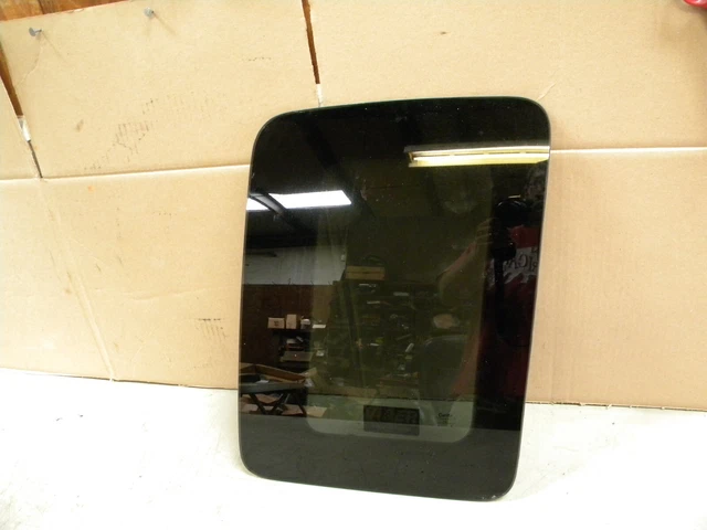 1999 Ford ranger  super cab Factory vent window glass right rear door glass