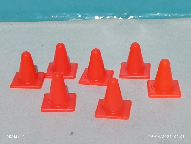 Playmobil Lot De 2 Cônes Rouges De Signalisation Pour Chantier - Occasion