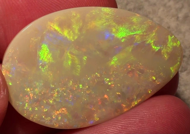 Grand Classe de Gem Noir Opale -top Pierre 35,02ct. Avec Video