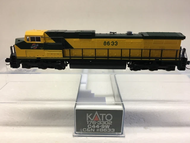 N Scale KATO 176-3302 C44-9W Chicago & Northwestern CNW 8633