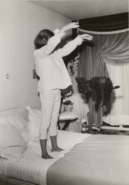 L&#039;actrice française Dany Saval jouant avec son chien Vintage silver print