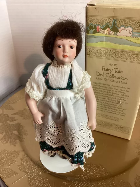 VINTAGE 1985 AVON LITTLE RED RIDING HOOD PORCELAIN FAIRY TALE DOLL w/STAND Box 3