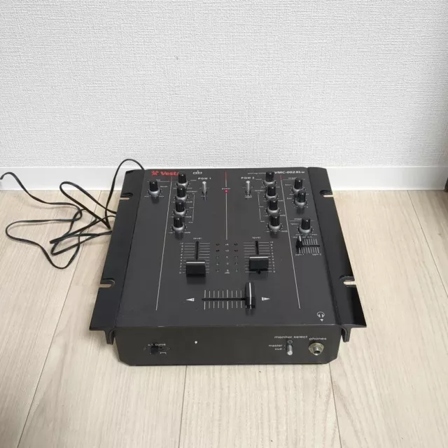 VESTAX VMC-002XLU 2 channel DJ mixer built-in USB audio VESTAX VMC-002XLU 2 channel DJ mixer built-in USB audio