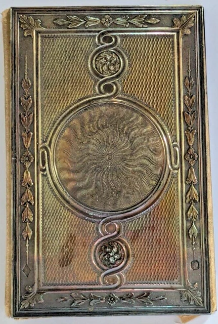 2 Boucles Anciennes Finement Gravées Couleur Or - Style Or De Tolède - Marque Générique - Occasion Bon état