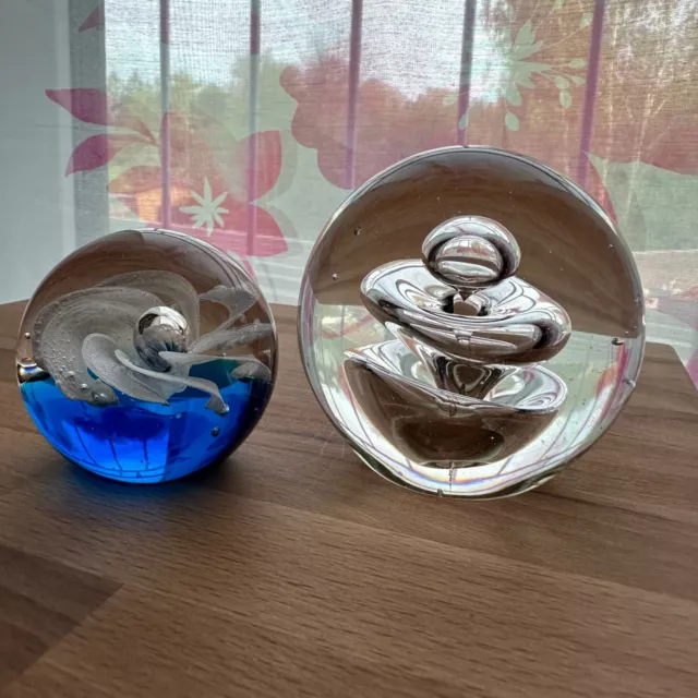 2 Briefbeschwerer Glas Kugel