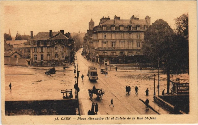 CPA CAEN Place Alexandre III et Entree de la Rue St-Jean (1226745)