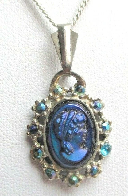 Pendentif collier camée vintage roi prêtre égyptien ancien résine