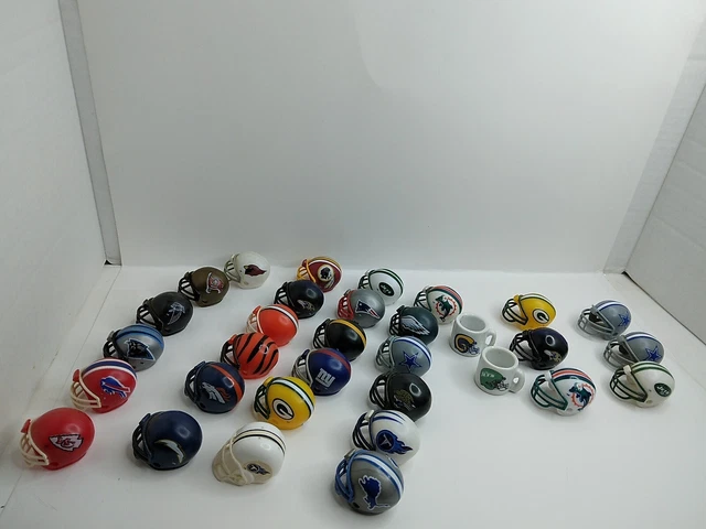 Lot 30 Vintage NFL Mini Gumball Vending Machine Football Helmets Plastic &2 cups