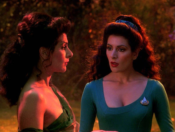 MARINA SIRTIS AS Counselor Deanna Troi in Star Trek 1990 TV Old Photo 8 ...