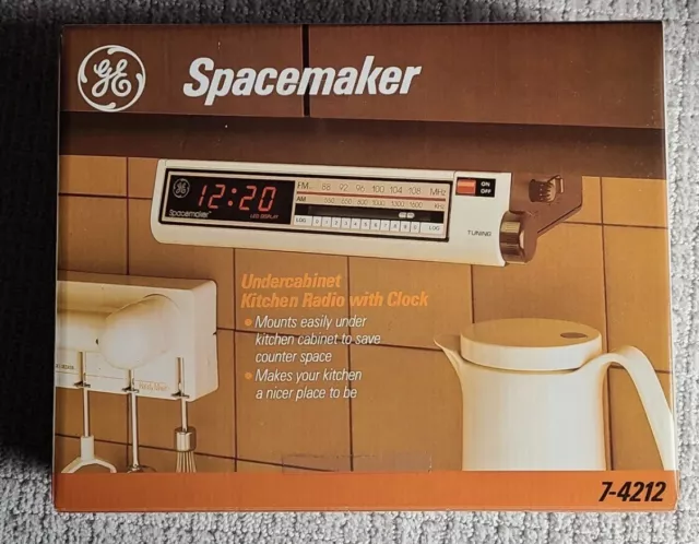 NEW  Vintage GE Spacemaker UNDER CABINET Kitchen AM/FM RADIO w/ Clock 7-4212