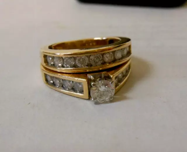 Bague de mariage en diamant simulé taille ronde de 2 ct sertie en plaqué or...