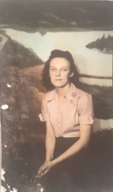 1943 WW2 PHOTO BOOTH US SOLDIER’S PRETTY GIRLFRIEND WIFE Tinted Vintage