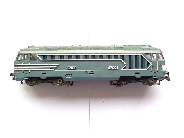 La motrice diesel BB 67001 en miniature par Jouef au HO H0 a réparer