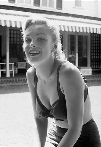 MARILYN MONROE  YOUNG BEAUTY in BRA TOP  (1) RARE 4x6 GalleryQuality PHOTO