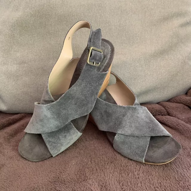 Vaneli Women's Sandal's Charcoal Gray Suede Stacked Block Heel Size 9M 2