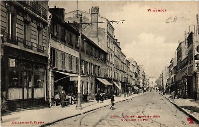 CPA AK VINCENNES - Rue de l'Hotel-de-VILLE - Vue prise du Pont (580006)