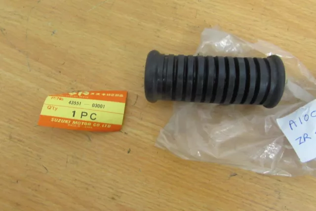 Nos Suzuki B100P T125 A100 Lt50 Footpeg Foot Rest Rubber Grip 43551-03001