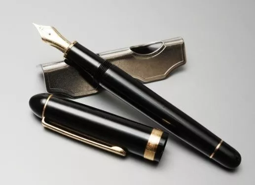 Platinum Century #3776 Nib:f 14K Black Gold Fountain Pen Vintage Japan