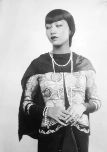 Chinese actress Anna May Wong wearing long beads 1930 Actress OLD PHOTO