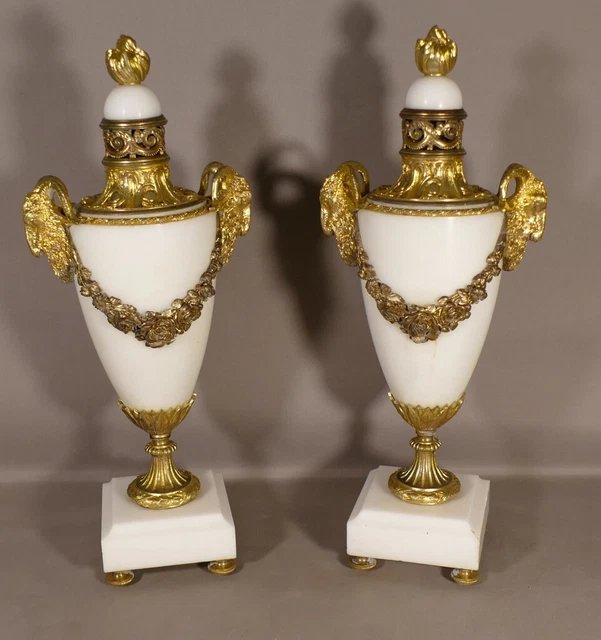 Paire De Cassolettes En Marbre Et Bronze Doré Aux Béliers Style Louis XVI, XIX è