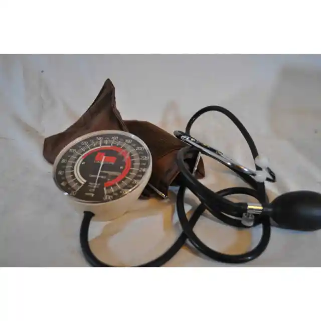 VTG Blood Pressure Cuff with Integrated Stethoscope Model 100-023