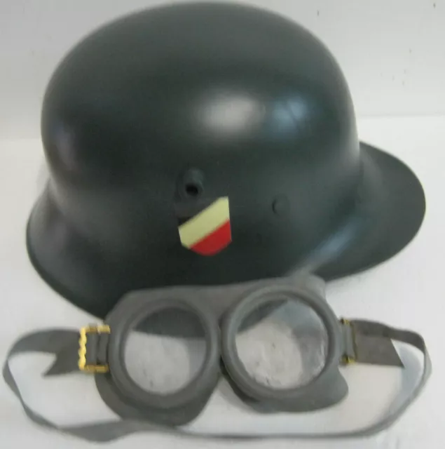 Stahlhelm M16  äh.Wehrmacht Kradfahrer Gr. 55-58 1.Weltkrieg Landser Helm Repro