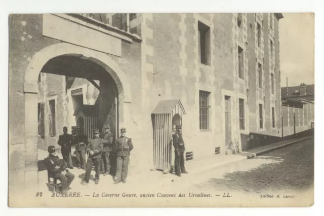 89/CPA A - Auxerre - La CAserne Goure, ancien Couvent des Ursulines (Miltaires)