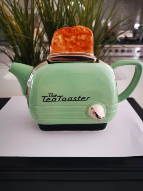 The Teapottery The Tea Toaster Teapot Decorative Novelty Collectible (Green)