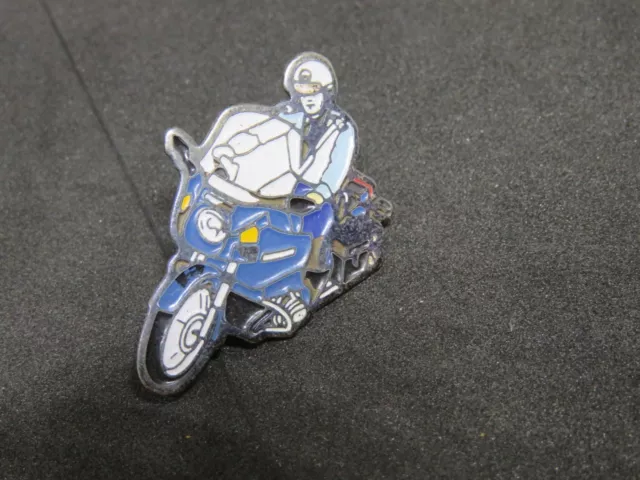 Pin's pins gendarmerie nationale mobile  gendarme moto  + attache bleu clair