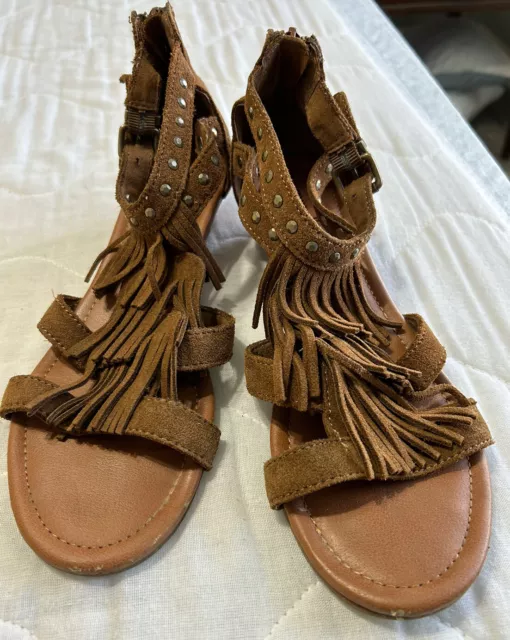 Womens Minnetonka Fringe Leather Sandals Size 6/7 Moccasins Gladiator Tan Flats