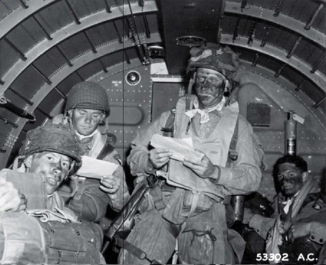 US WW2 EISENHOWER dday Airborne 506th 101st para Utah Omaha Dday casque ...