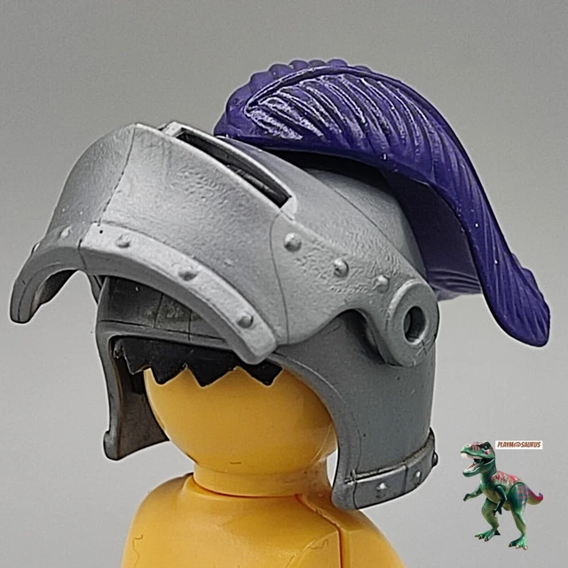 Un cavaliere con il suo casco da giostra immagini e fotografie stock ad