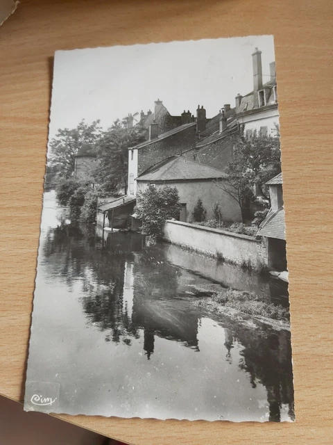 Cpa 58 Cosne Sur Loire Le Nohain Through The City