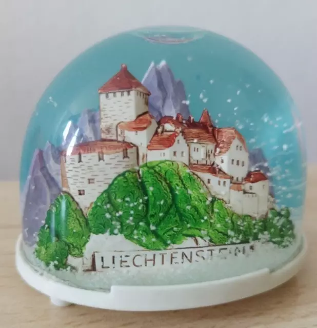 Souvenir Bola de nieve vintage Liechtenstein   Hecho en Alemania Occidental