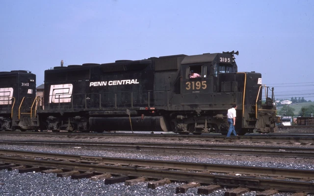 Penn Central GP40 3195 Original Kodachrome Slide