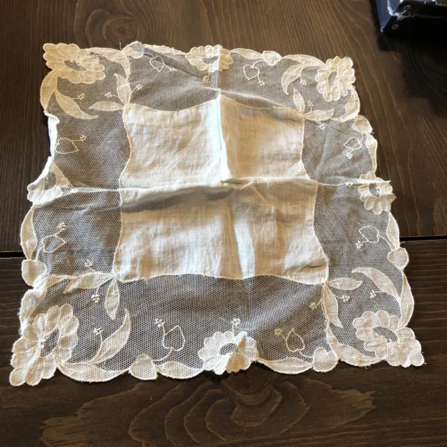 Vintage Ladies Hankie Handkerchief Cream Floral Linen Off White