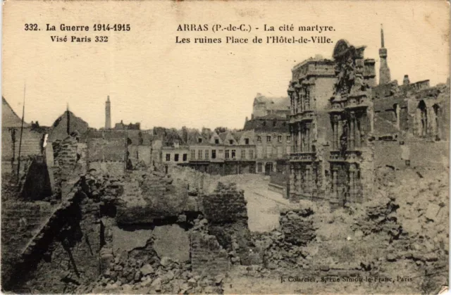 CPA AK Militaire - Arras - Les ruines Place de l'Hotel-de-Ville (698360)