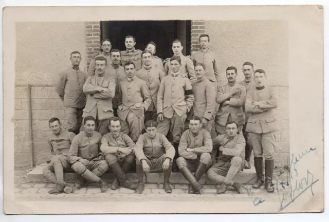 Thème VIE MILITAIRE & Guerre - CARTE PHOTO Non située - groupe de soldats