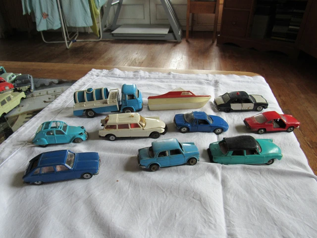 LOT 2 VEHICULES CAMION ONU SIMCA S.U.M.B 4x4/RENAULT G 230.15 BOITE TBE